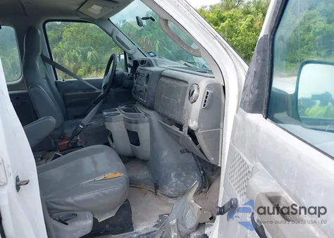 2012 Ford E-350 Super Duty Xl z USA, uszkodzony, nr VIN 1FBSS3BL2CDA46653